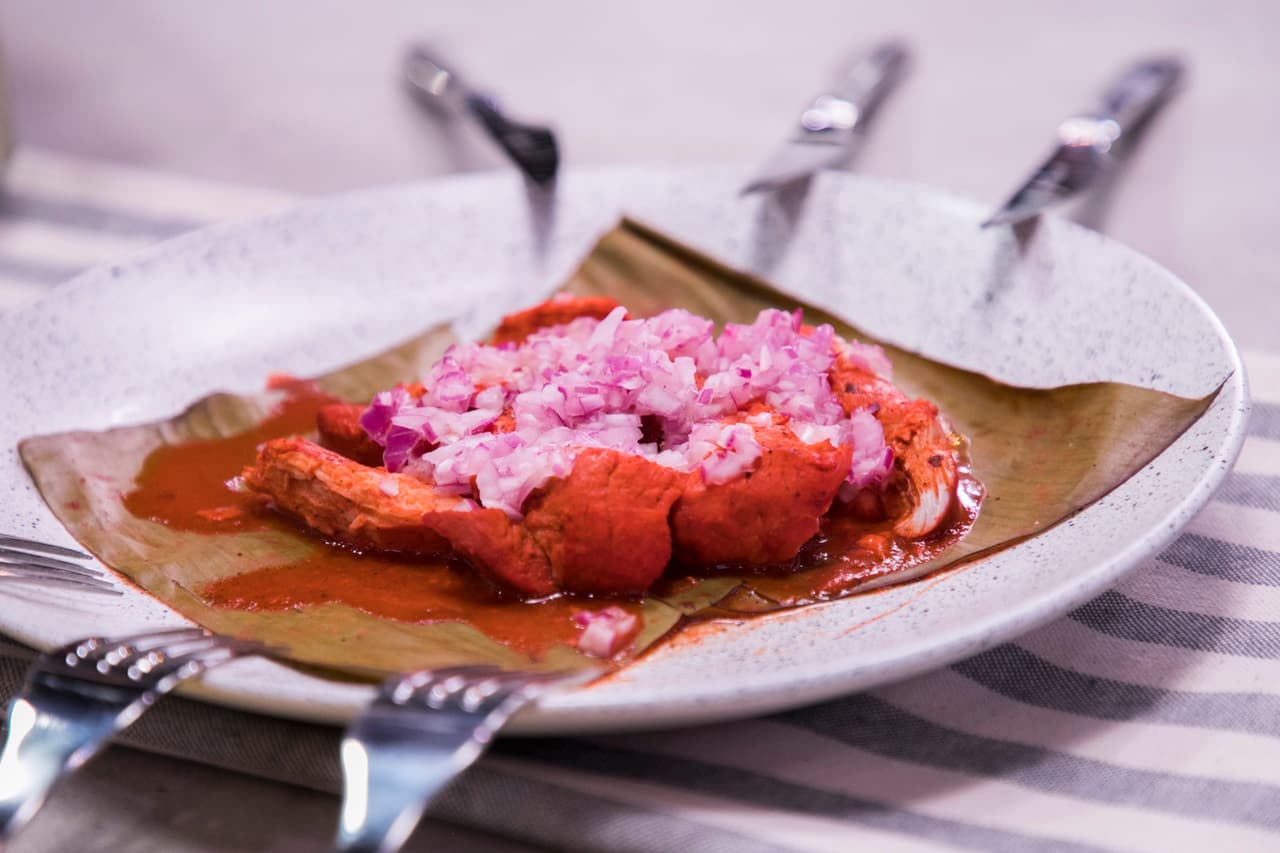 Después ofrecieron tacos de cochinita pibil. Soco , reiteró que intentó hacerla lo más parecida a como la prepara en casa: "Tal vez no salió a la perfección, porque no soy profesional. Lo hice como lo hago en casa y tal vez tuve problemas en la cocinada porque todo esto es nuevo".