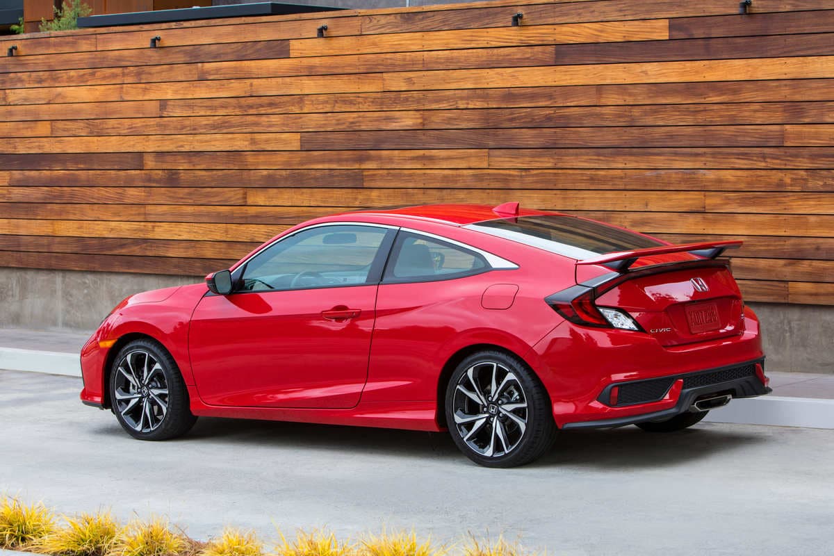 <b>Precio asequible</b>
<br>
<br>Sin duda, lo que hace aún más interesante al Honda Civic Si es su etiqueta base de 24,300 dólares tanto para la versión coupé como para la sedán.
<br>
<br>Nuestra unidad de prueba tenía un precio de 25,230 dólares.
<br>