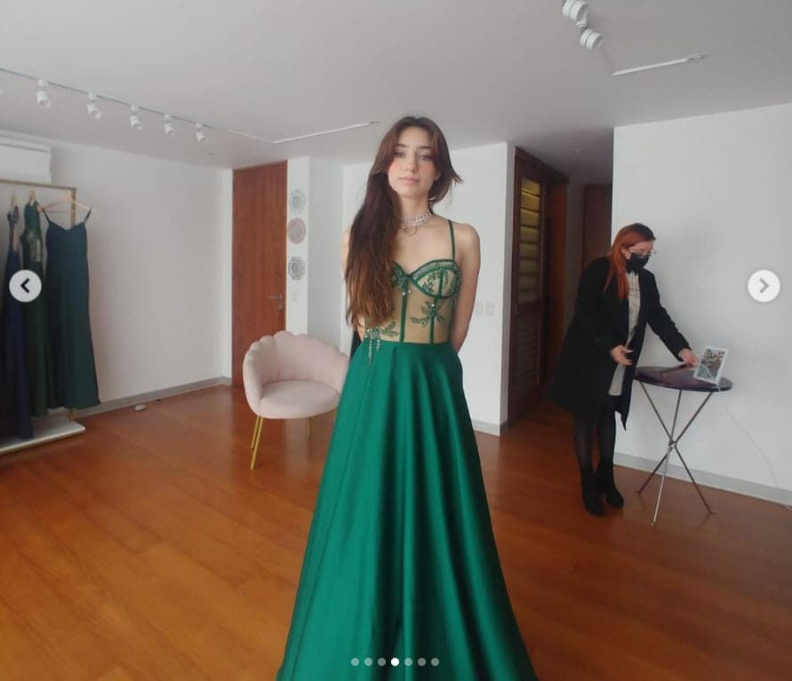 Dos de ellas en un color blanco y otro más en una tonalidad verde. 
<br>