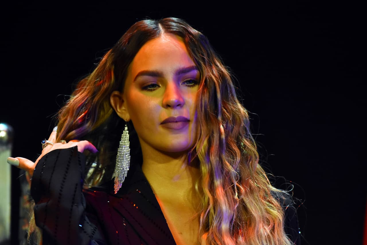 De lo único que no quiso hablar Lupillo Rivera fue de las razones por las cuales Belinda y él terminaron. "Son cosas que no quiero hablar, no tengo por qué hablarlas, creo que 
<b>se debe mantener en privado</b>”, manifestó.