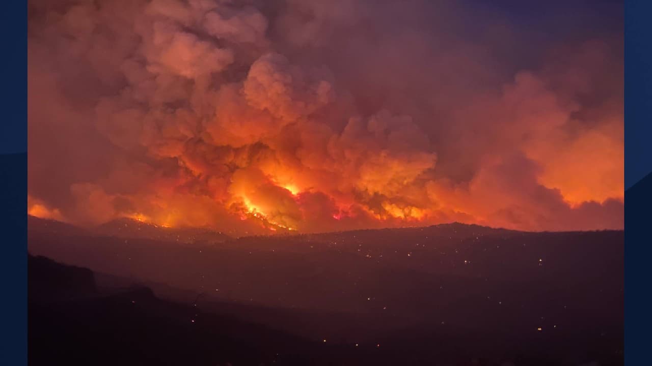 Quienes han sido afectados por el incendio, 
<b>pueden buscar un refugio en los siguientes sitios</b>:
<br>-High Desert Middle School: 
<a href="https://goo.gl/maps/opizkmn9Nw1zS4he7" target="_blank"><b>4000 High Desert Drive, Globe, Arizona</b></a>
<br>
<br>-Escuela secundaria 
<a href="https://goo.gl/maps/g7Fbdo5YpC4TythG6" target="_blank"><b>Skyline: 845 S. Crimson Road en Mesa, Arizona</b></a>
<br>