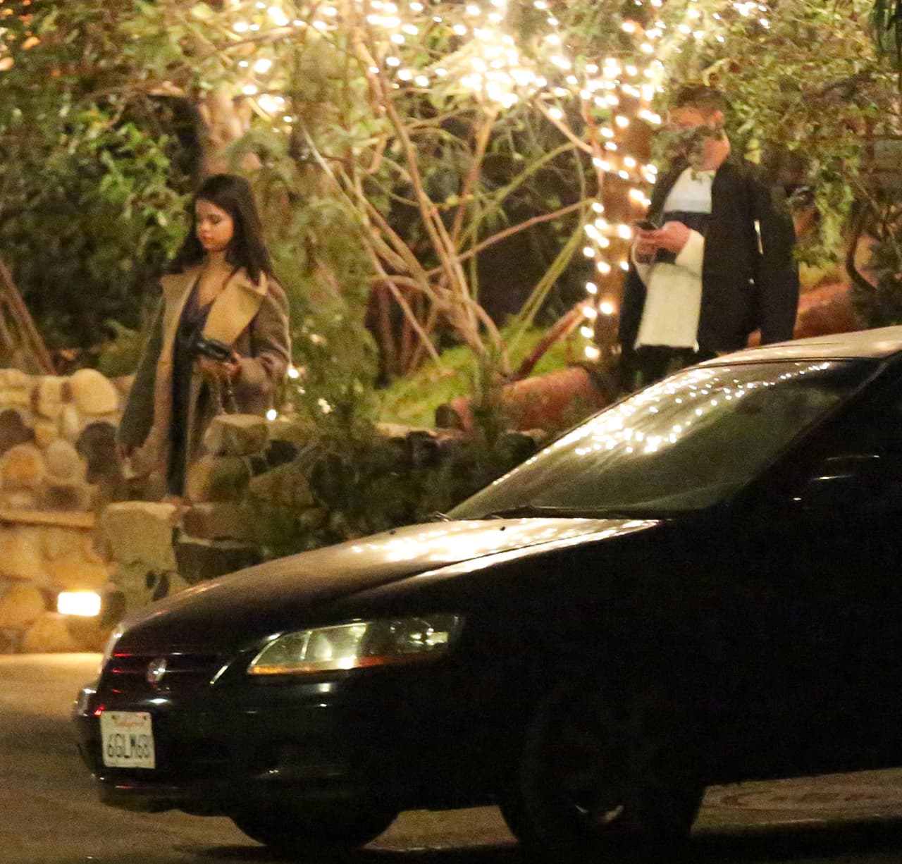 La guapa 'Sel' parecía liderar la situación y él la seguía.