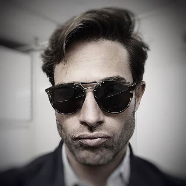 Este 2017
<b><a href="https://www.univision.com/entretenimiento/sebastian-rulli-cambio-de-look-mira-su-transformacion-fotos">Sebastián</a></b> sorprendió en Instagram al aparecer en una imagen sin su larga cabellera para el protagónico en
<b><a href="https://www.univision.com/programas/novelas/maite-perroni-podria-ser-el-nuevo-amor-de-sebastian-rulli-fotos">'Papá a toda madre'</a></b>: "Nuevo look y con trompita parada de regalo!!".