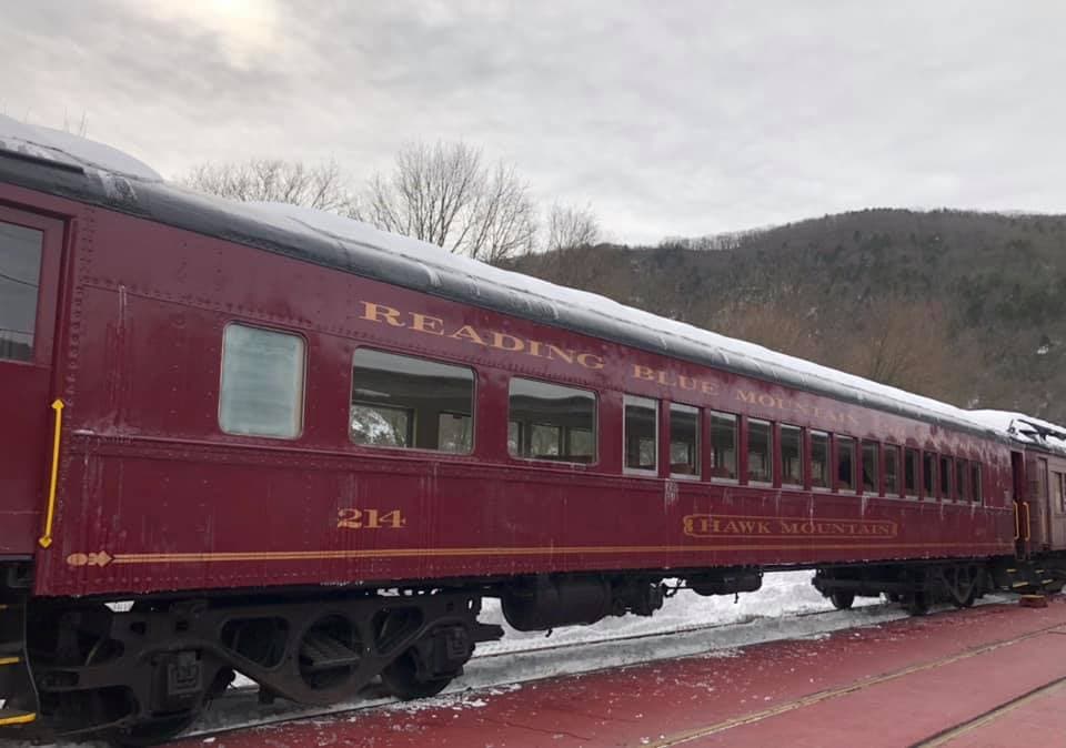 Este año, los trenes ofrecen nuevas opciones de acomodaciones para los viajes. Además del autocar estándar, el ferrocarril ofrece el autocar Crown Class, con asientos reclinables más grandes, y una opción de cúpula de primera clase con vistas panorámicas.