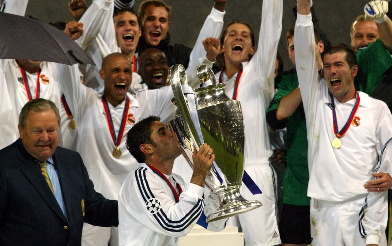 Hierro fue el líder en la época 'galáctica' de Real Madrid y fue en 2002 cuando salió del club. Aunque después estuvo en Al Rayyan de Catar y en Bolton Wanderers, el blanco fue su último gran paso.