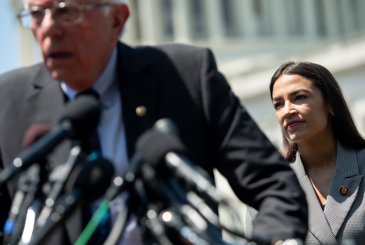 Bernie Sanders tendrá el apoyo de Alexandria Ocasio-Cortez y con ella ganará una influyente fuerza entre liberales 'millennials' 