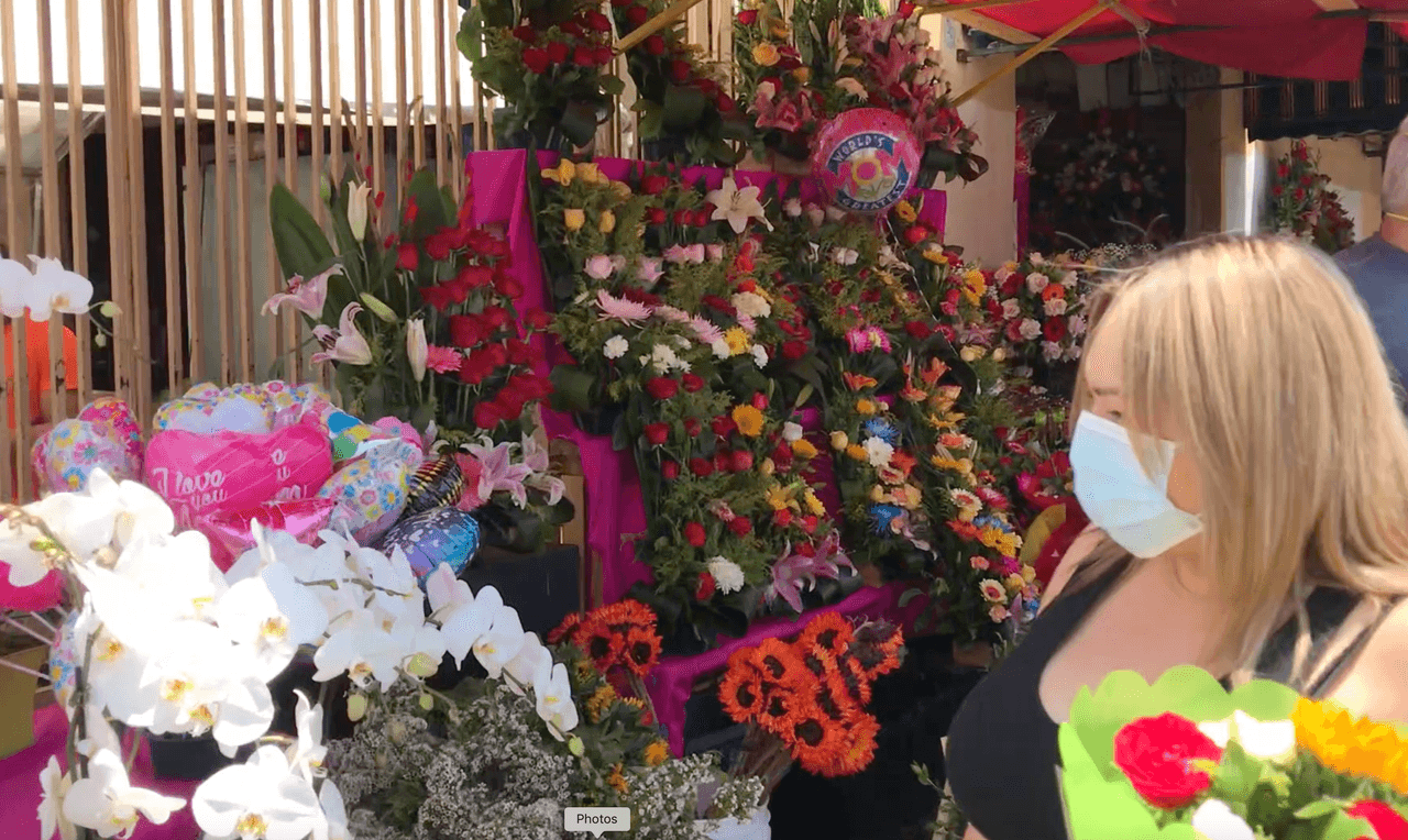 Coronavirus: Día de las madres sin abrazos, pero con muchas flores en Los Ángeles