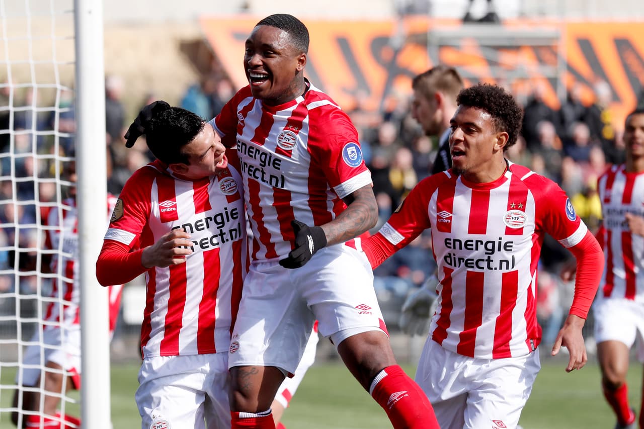 El mexicano Hirving Lozano anotó al minuto 41 del segundo tiempo el gol del 1-0 de PSV Eindhoven en su visita al VVV-Venlo en la Jornada 26 de la Eredivisie, donde es líder con 67 puntos.