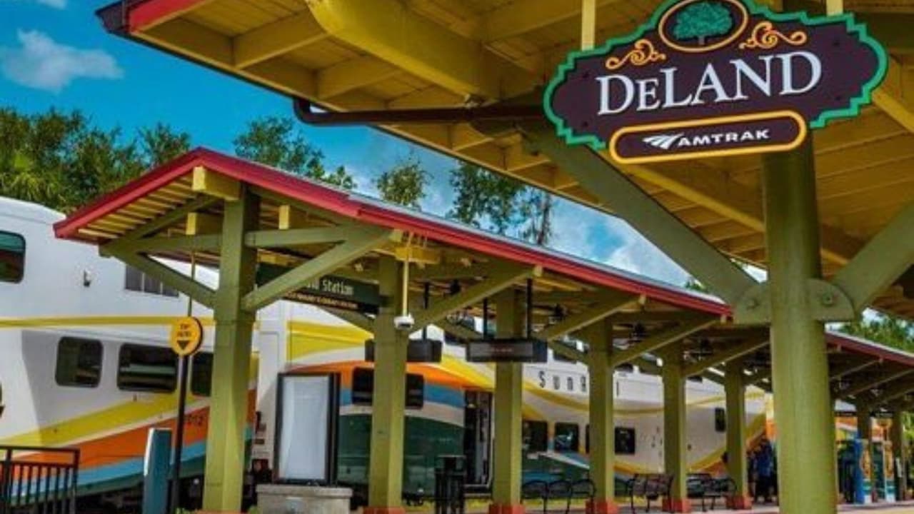 SunRail llega a DeLand: 17 estaciones de tren de cercanías en Florida Central ya en servicio
