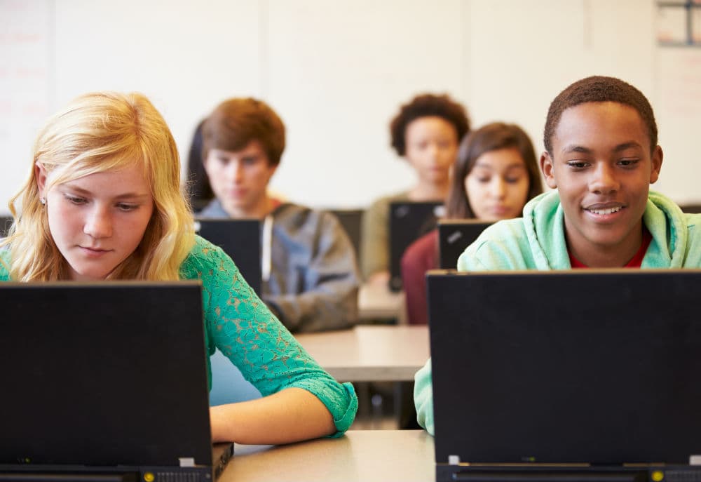 Prohibir computadoras en clase sería beneficioso
