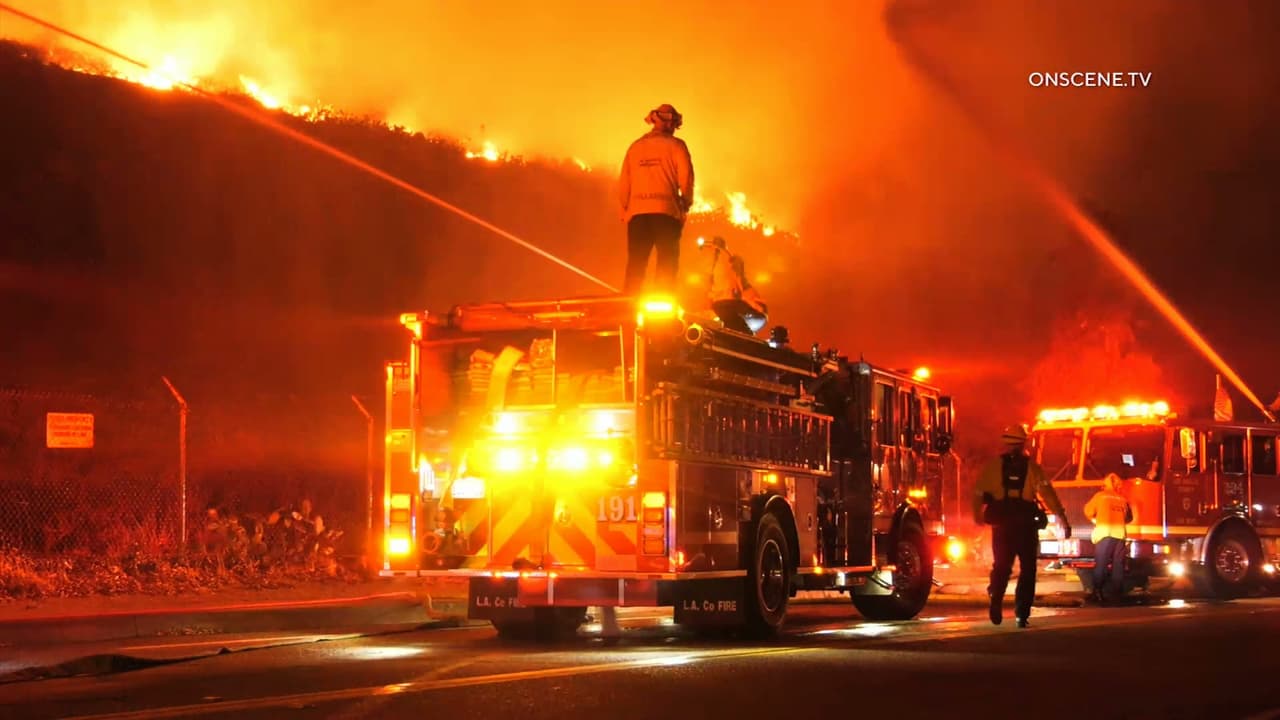 Además miles de estructuras incendiadas y derruidas y más de 95 mil personas sin electricidad.