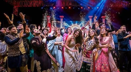 Por su parte, Nick Jonas aseguró: "Priyanka y yo nos hemos estado acercando al Sangeet (la noche musical y el ritual previo a la boda) para ver lo que había reunido cada lado de la familia [...]".