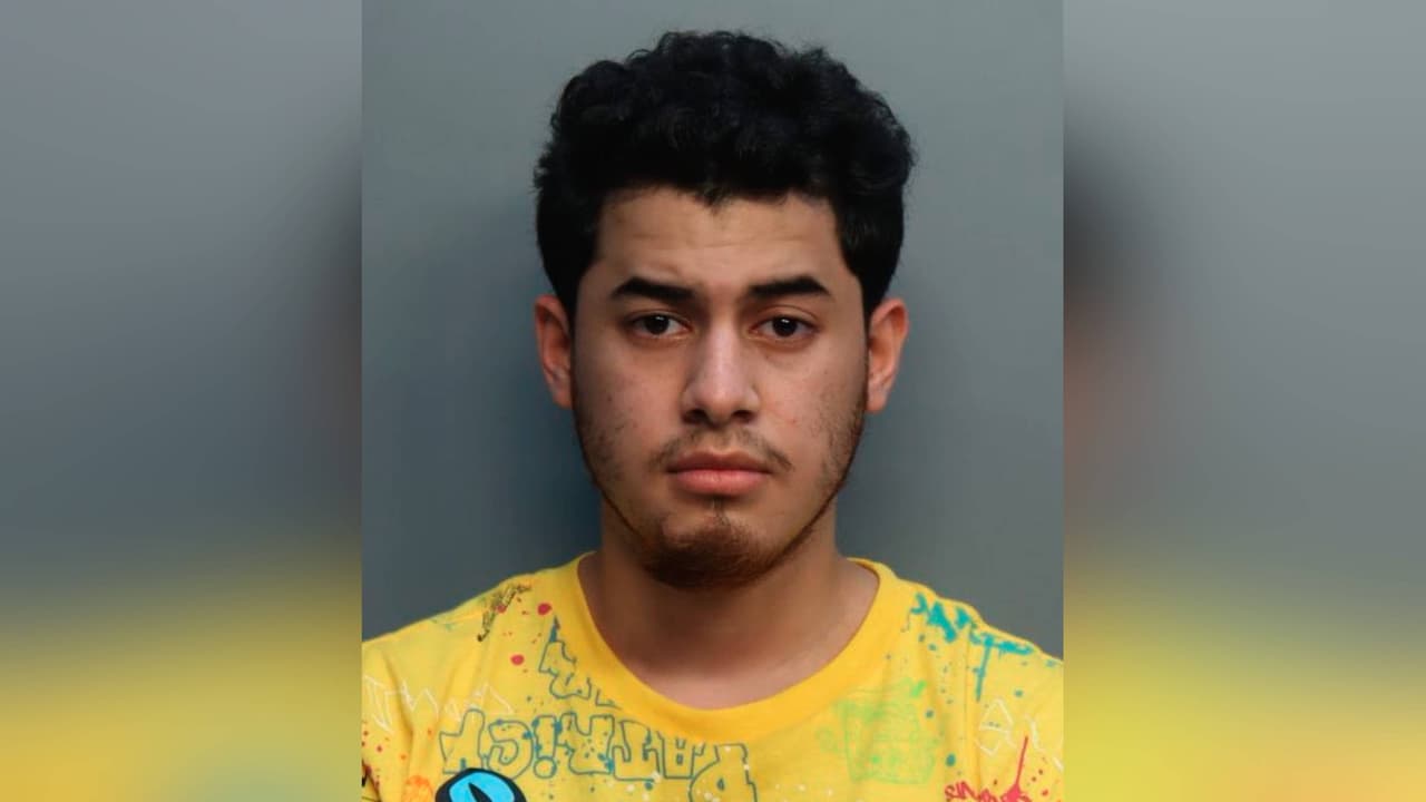 Arrestan a joven de 19 años acusado de publicar pornografía infantil en las redes sociales