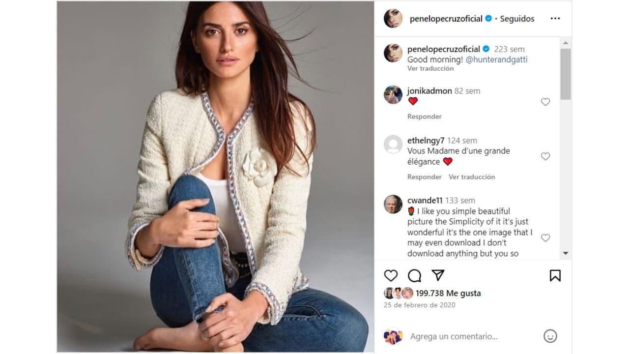 Penélope Cruz usando jeans