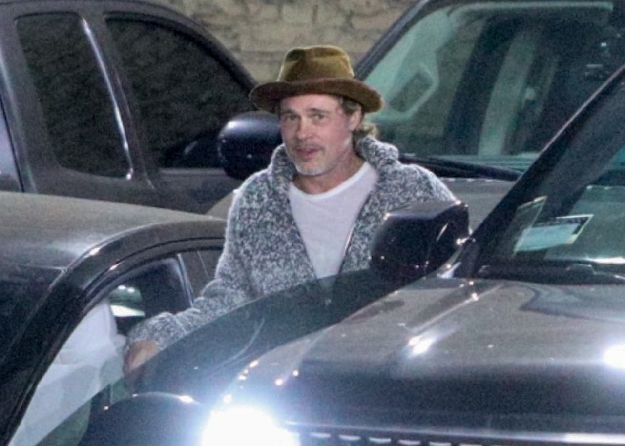 Aunque llegaron juntos al concierto, se fueron por separado, Brad Pitt en su Tesla, mientras que Inés se subió a los autos del personal de seguridad del actor.