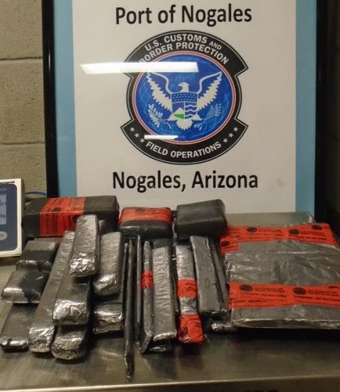 La droga incautada en dos puertos de entrada de Nogales, Arizona tiene un costo de más de $800.000.