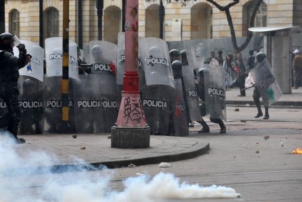 Además, dijo que "en este momento coyuntural hay que exigir la participación directa del movimiento popular en la mesa del diálogo de paz" entre el Gobierno y la guerrilla de las FARC, que según lo previsto se iniciará el próximo miércoles 17 de octubre en Oslo.