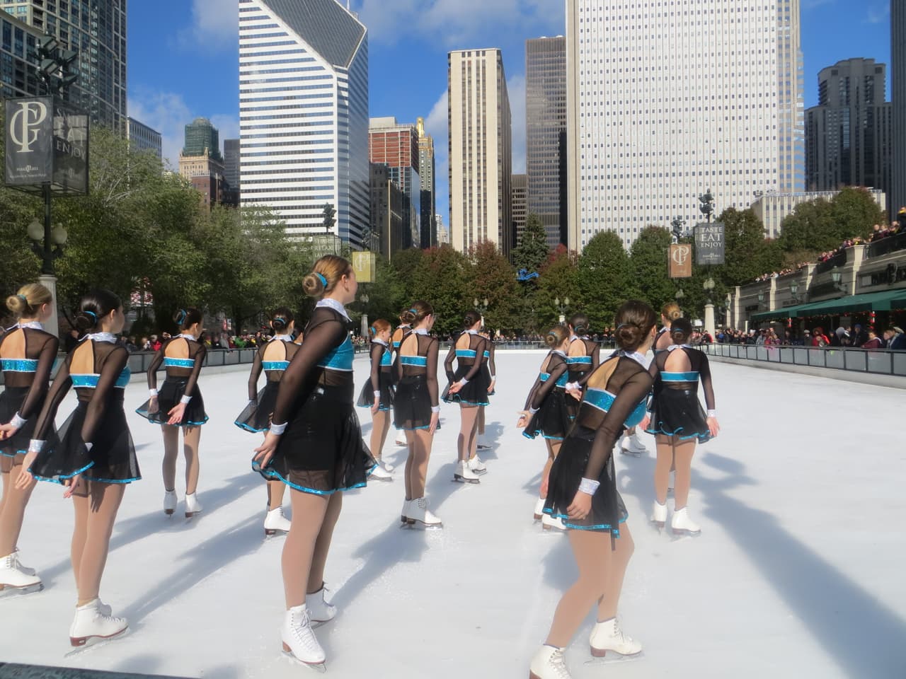 La pista de patinaje estará abierta hasta marzo.