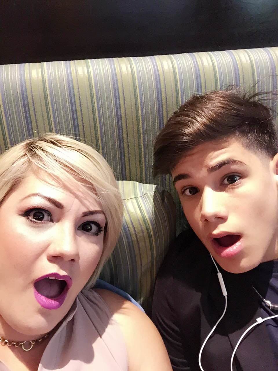 José Antonio sigue al pie de la letra los consejos de su madre. Gracias a ella ha llegado a triunfar en La Banda.