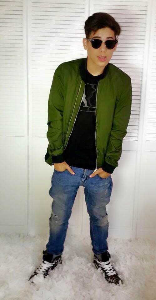 José Antonio sigue al pie de la letra los consejos de su madre. Gracias a ella ha llegado a triunfar en La Banda.