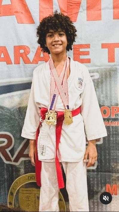 Miguel es un amante de los deportes. El pasado 15 de mayo, su mamá colgó imágenes de él participando en el Miami Open de karate.
<br>