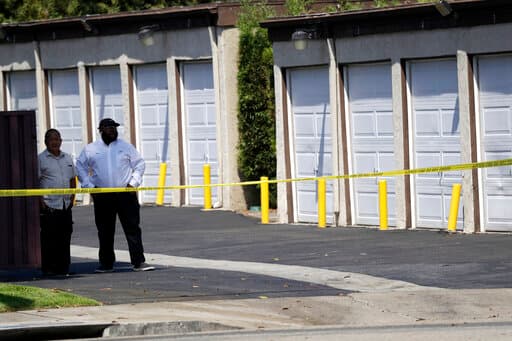 Bajo la ley
<b><a href="https://probation.lacounty.gov/ab-109/" target="_blank">AB 109</a></b>, aprobada en 2011 bajo la administración del gobernador Jerry Brown, los delincuentes identificados como “no violentos, no graves y no sexuales” son elegibles para pasar su tiempo en las cárceles del condado, en lugar de las prisiones estatales.