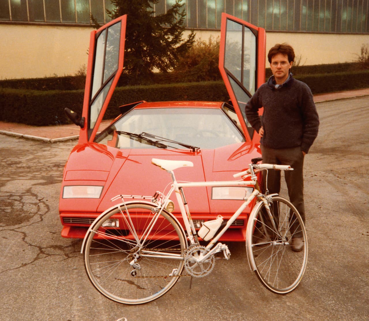 Siendo una empresa pequeña y flexible que le permitiría materializar su creatividad, Horacio aceptó la oferta de Lamborghini para trabajar para ellos.