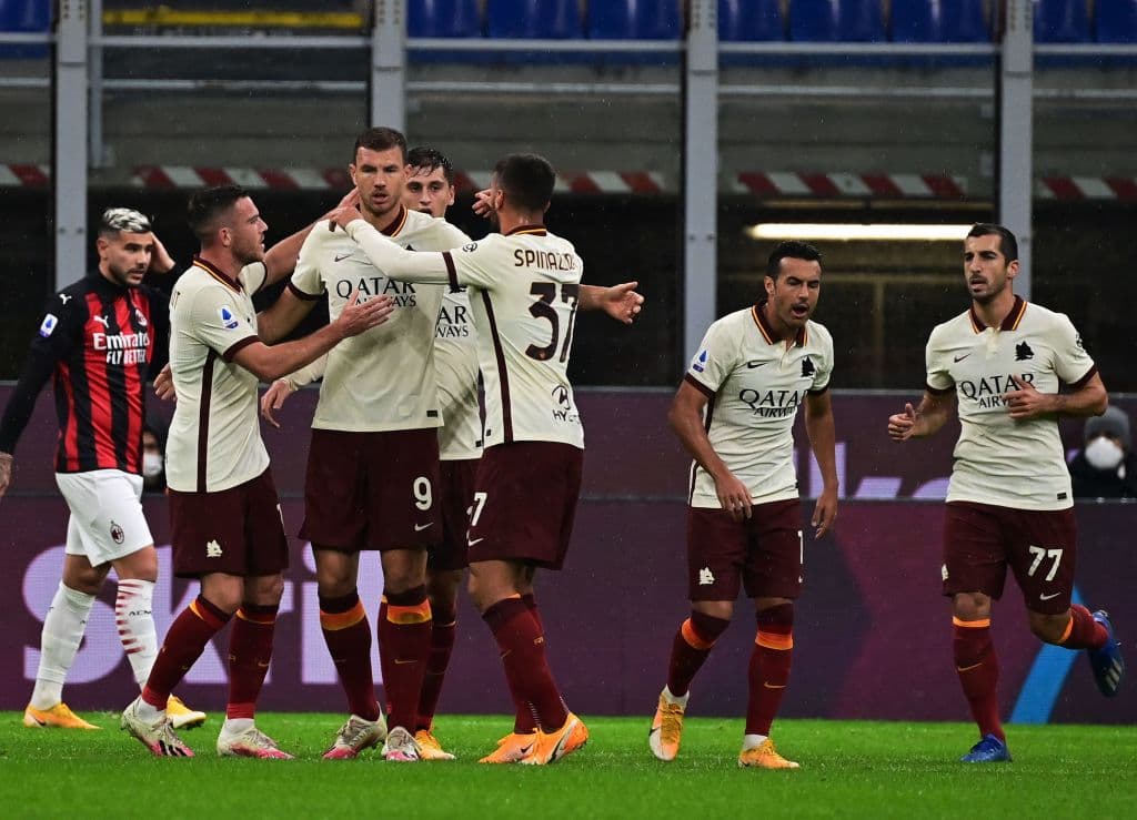 Partido intenso en la Serie A, pues Milán y Roma empatan con tres goles. Zlatan Ibrahimovic abrió el marcador, marca doblete y suma 58 goles con su equipo, Dzeko, Veretout y Kumbulla anotan goles para la Roma, mientras que para los ‘Rossoneri’, Saelemaekers sumó al marcador para cerrar la quinta jornada.