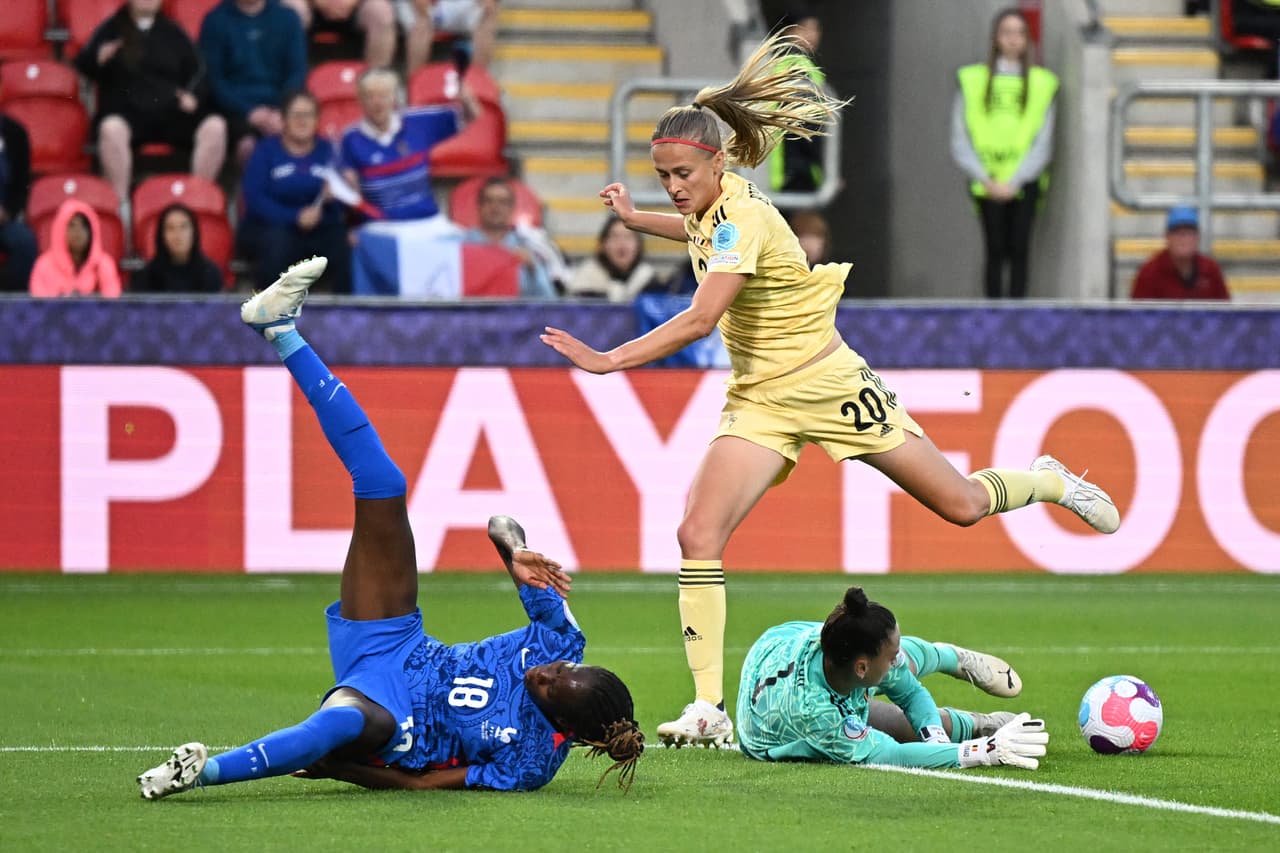 Bélgica hará lo propio contra Italia tratando de conseguir su boleto a la siguiente ronda.
<br>