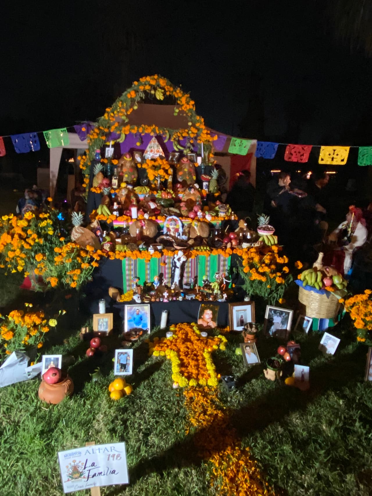 De acuerdo con el cementerio Hollywood Forever, este año la elección se debe a que la diosa es fuente de amor, magia y transformación. Y esas son tres claves para cambiar vidas tras los caóticos años de pandemias y los retos económicos de la actualidad.