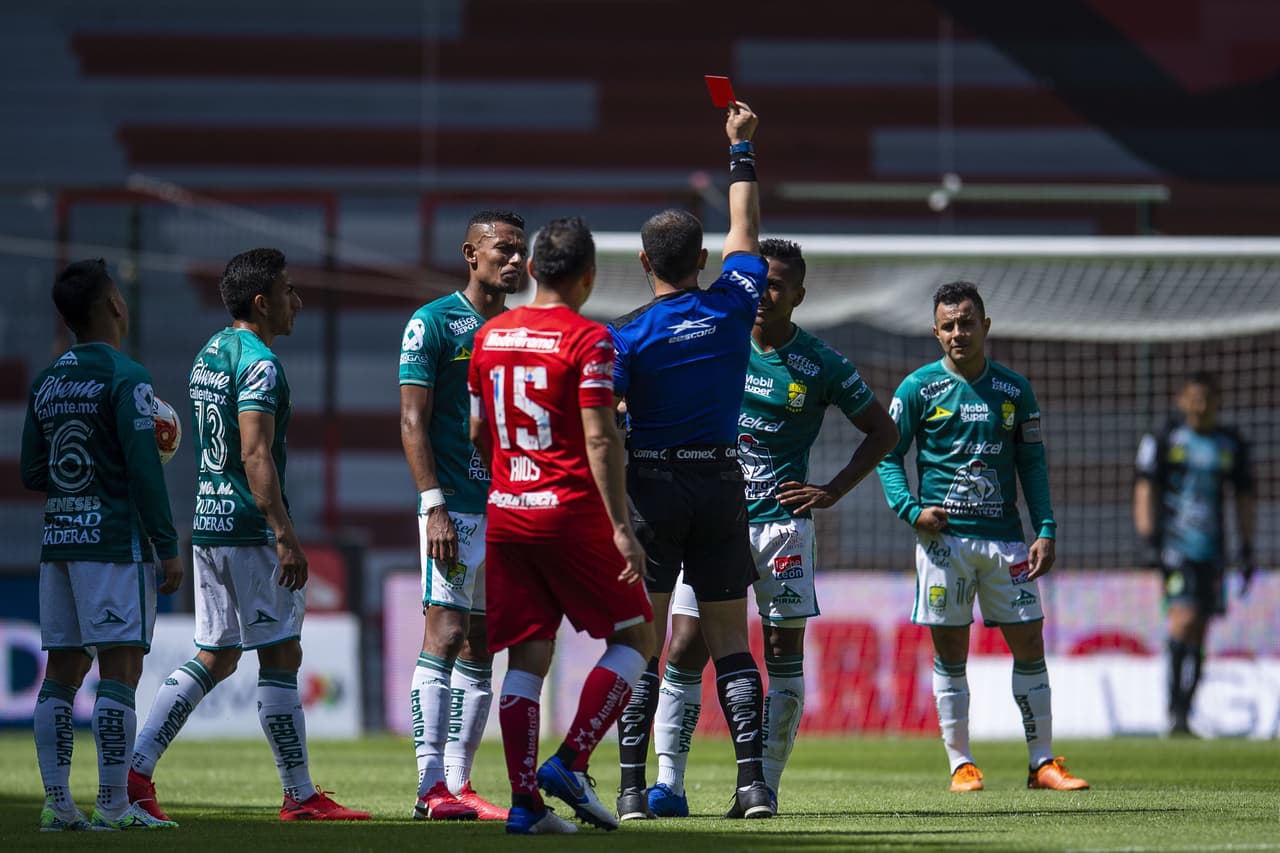 Toluca y León reparten puntos tras empate en el Nemesio Diez 1-1. José David Ramírez abrió el marcador al minuto 21 pero le sigió Michael Estrada de los 'Diablos' para igualar marcador y, tras una tarjeta roja, Canelo anotaba penal, pero al minuto 73, el León empataba con anotación de Luis Montes.
