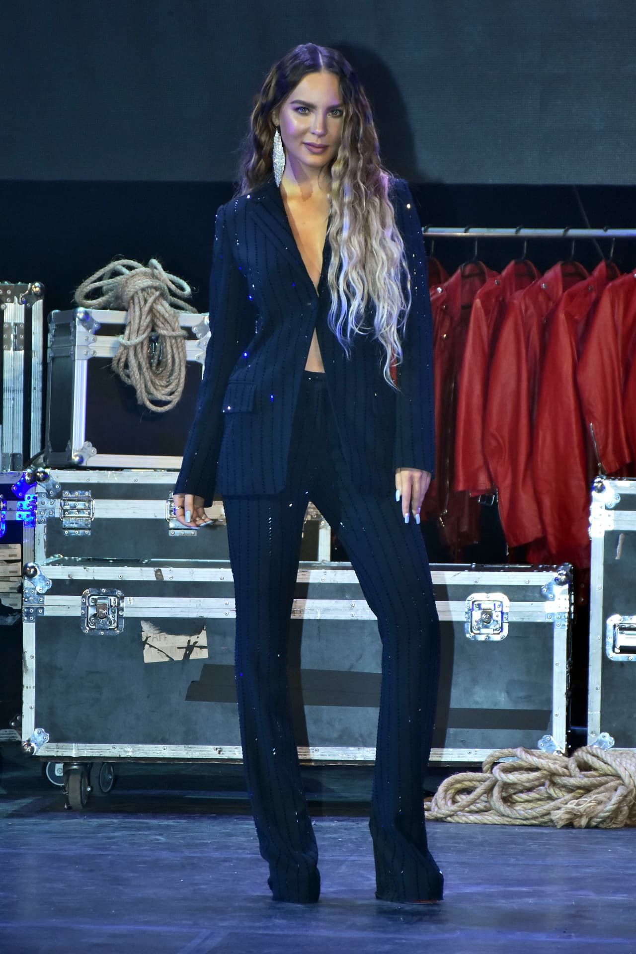 La artista de 30 años destacó que como parte del musical, se besará con una mujer.