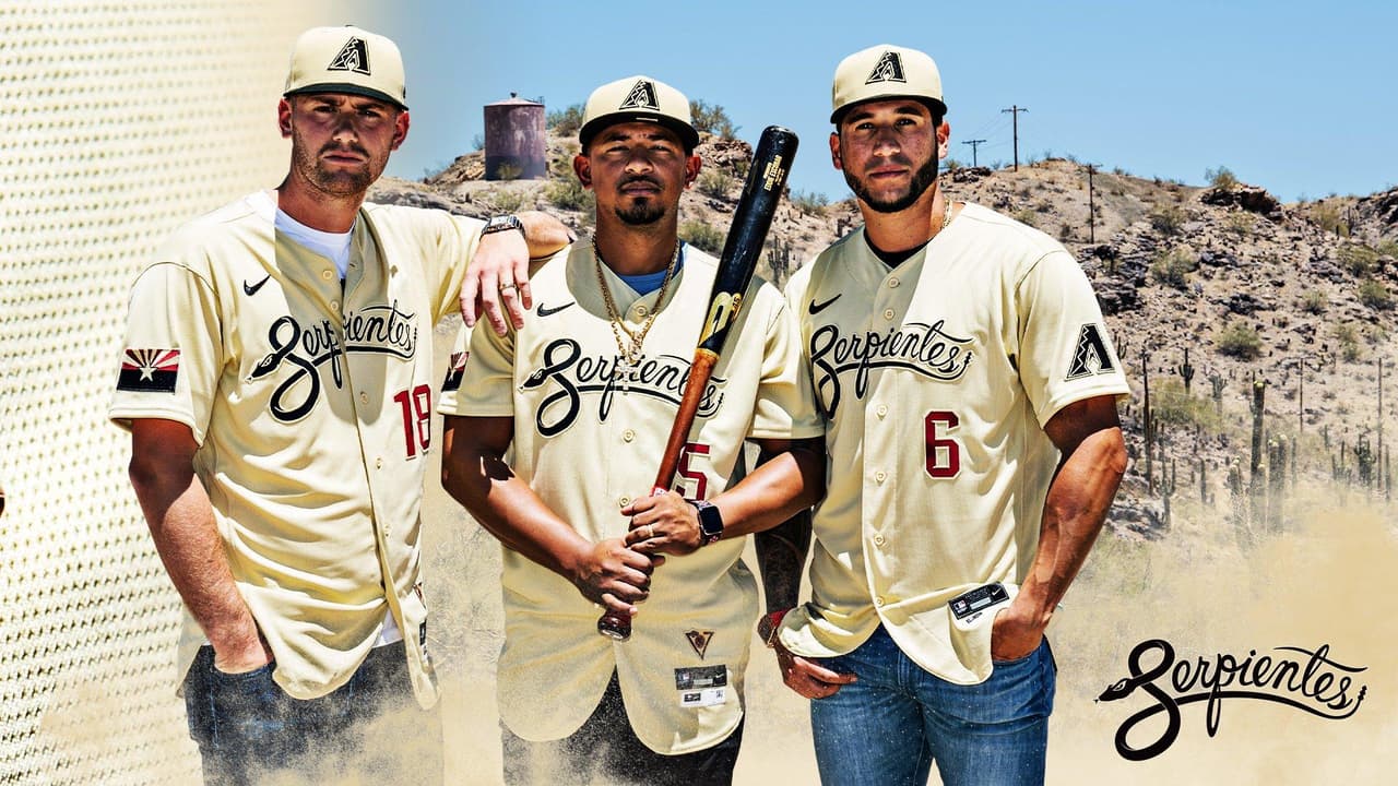 Los colores de la Nike Arizona Diamondbacks City Connect jersey destacan el desierto sonorense y resaltan la palabra Serpientes enlazado a lo largo del pecho. Los parches del uniforme presentan la bandera del estado de Arizona y dan reconocimiento al apodo de Phoenix, El Valle del Sol.