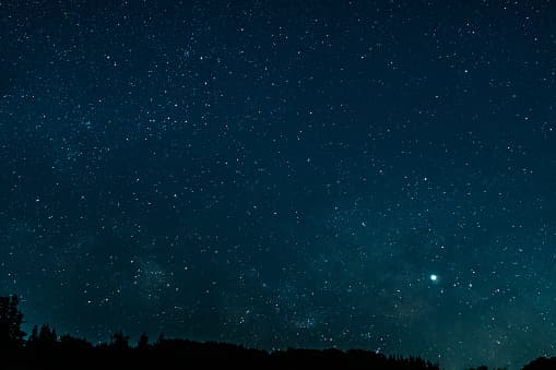 <b>Enchanted Rock State Natural Area </b>
<br>Tiene una clasificación 3 en la escala Bortle. En noches despejadas y sin luna llena podrás observar la vía láctea.
