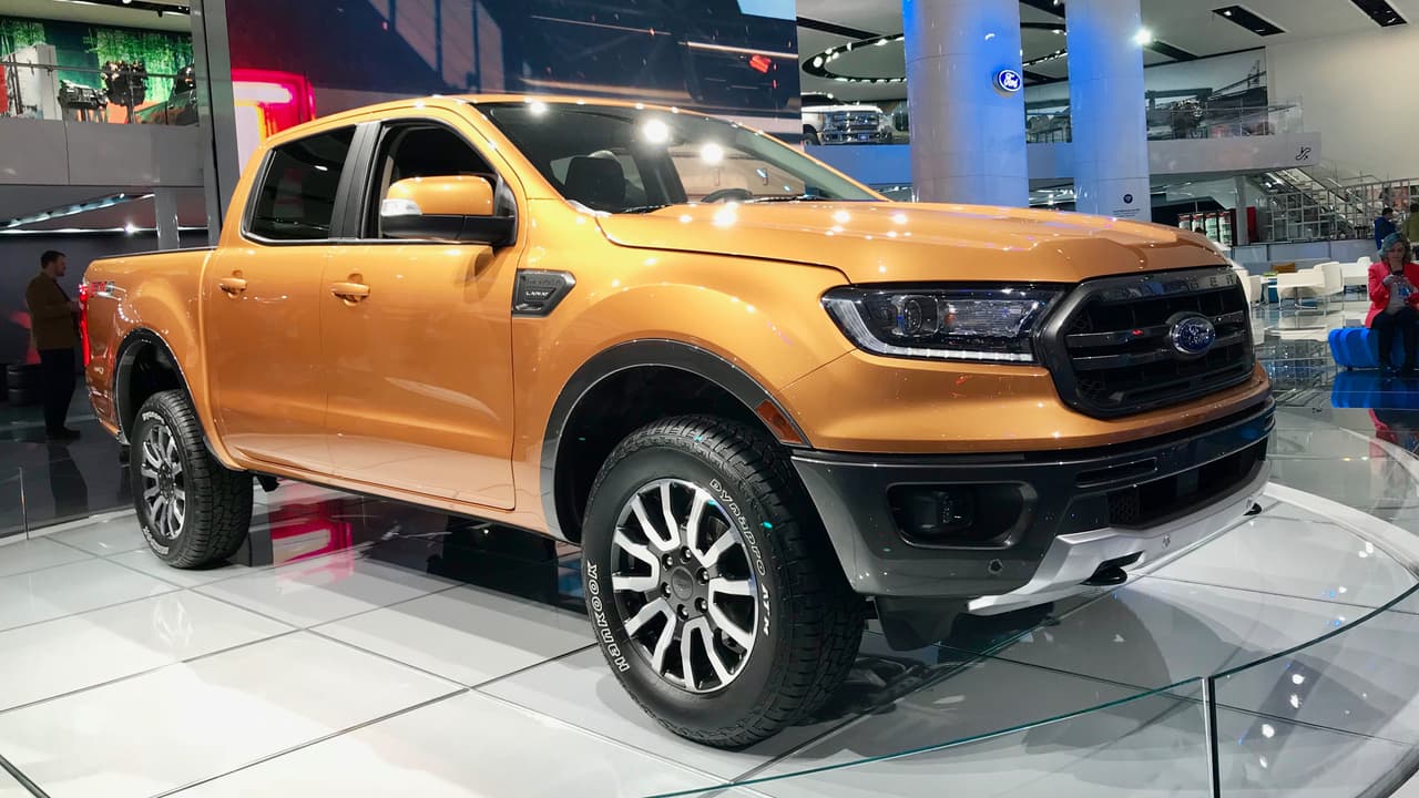 <h3 class="cms-h3-H3">Pickups, pickups y más pickups.</h3>
<br>
<br>La nueva 
<b><a href="https://www.univision.com/noticias/camionetas-pick-ups/la-ford-ranger-regresa-despues-de-7-anos-de-ausencia-cargada-de-tecnologia" target="_blank">Ford Ranger 2019</a></b> hizo su esperado debut. Con la llegada de su primera camioneta pickup mediana en siete años, Ford entre oficialmente en el teatro de guerra del tipo de pickups con más crecimiento en el país. El óvalo azul llega con un ojo apuntando desde su espalda ya que Ram está preparando una versión para ser lanzada internacionalmente que podía llamarse Ram 1000, o quizas Dakota.