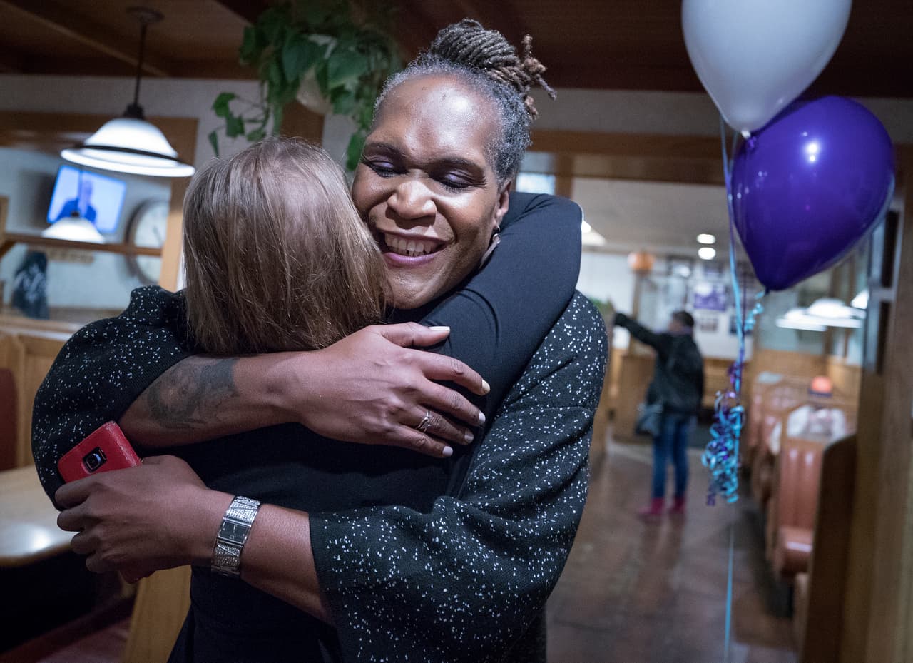 <b>Andrea Jenkins. </b>En noviembre de 2017 fue elegida para el Concejo Municipal de Minneapolis, Minnesota, lo que la convirtió en la primera persona transgénero elegida en el órgano de gobierno de una gran ciudad. También es la primera persona negra transgénero elegida para cualquier cargo en los EEUU.