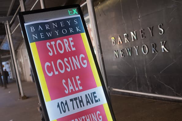 La compañía de almacenes de lujo Barneys New York se declaró en bancarrota en agosto de este año, por lo que cerró 15 de sus 22 tiendas en Estados Unidos.
<br>