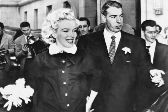 3. MARILYN MONROE " Esta bella actriz y cantante obtuvo $27 millones de ganancias en los últimos doce meses. Su muerte, provocada por una sobredosis, llegó a los 36 años de edad el 5 de agosto de 1962.
