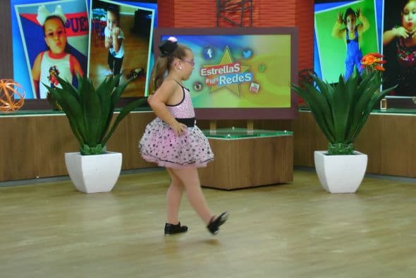 Lista para comenzar, Johanna entró al escenario con toda la actitud.