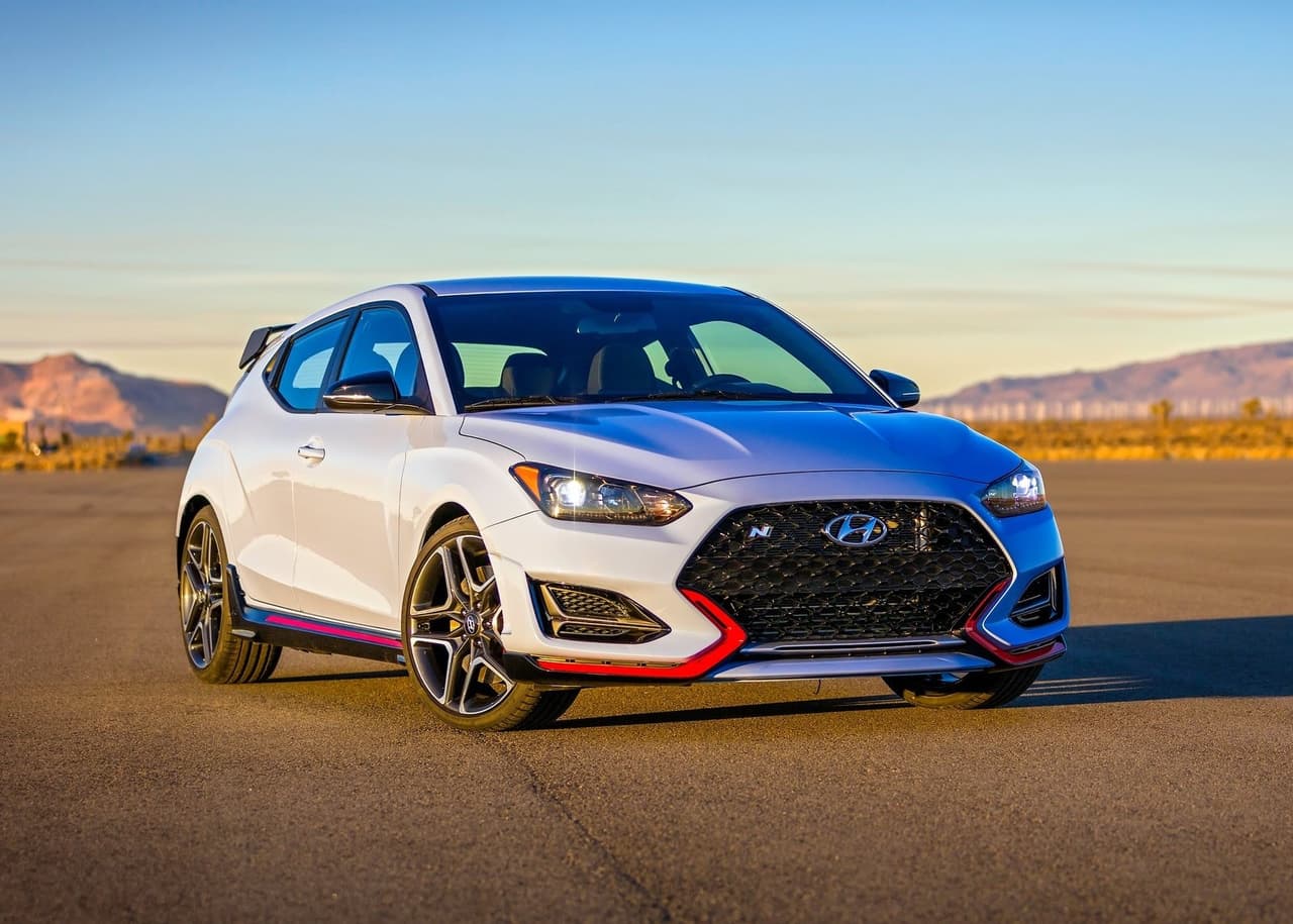 <h3 class="cms-H3-H3"><b>6. Hyundai Veloster</b></h3>
<br>
<br>
<b>Porcentaje de dueños con al menos una multa por exceso de velocidad:</b> 15.43%
<br>
<br>
<b>Precio base:</b> $18,900