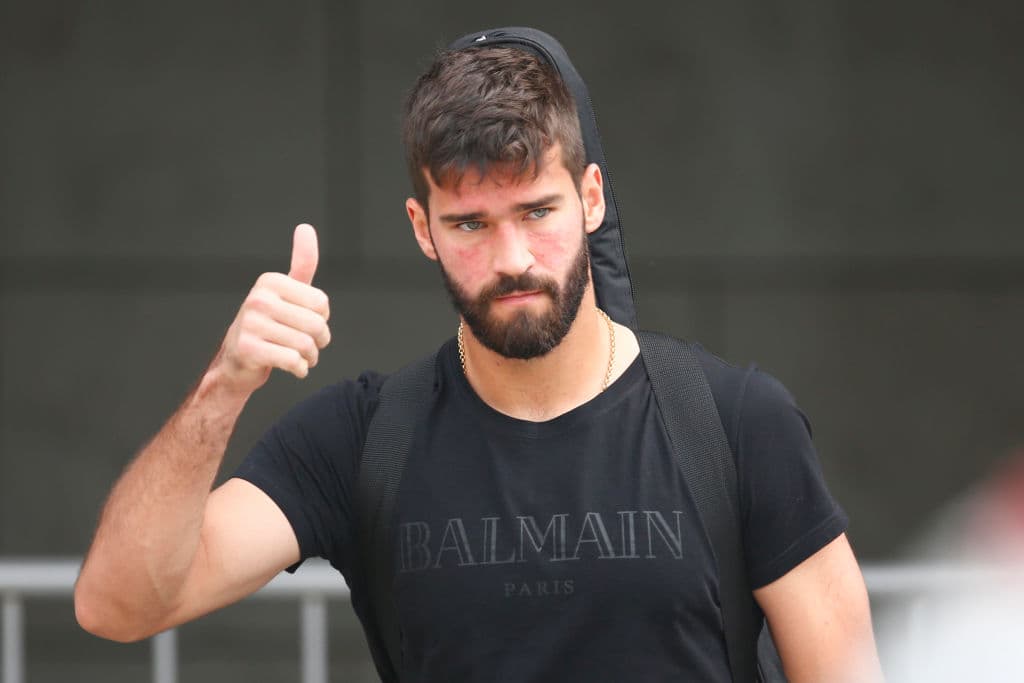 Alisson Becker estaría lejos de Real Madrid tras la oferta de 65 millones de euros para Roma.