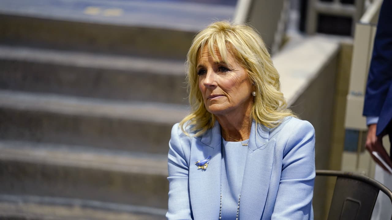 Jill Biden, advertida de amenaza de bomba en colegio donde da clases