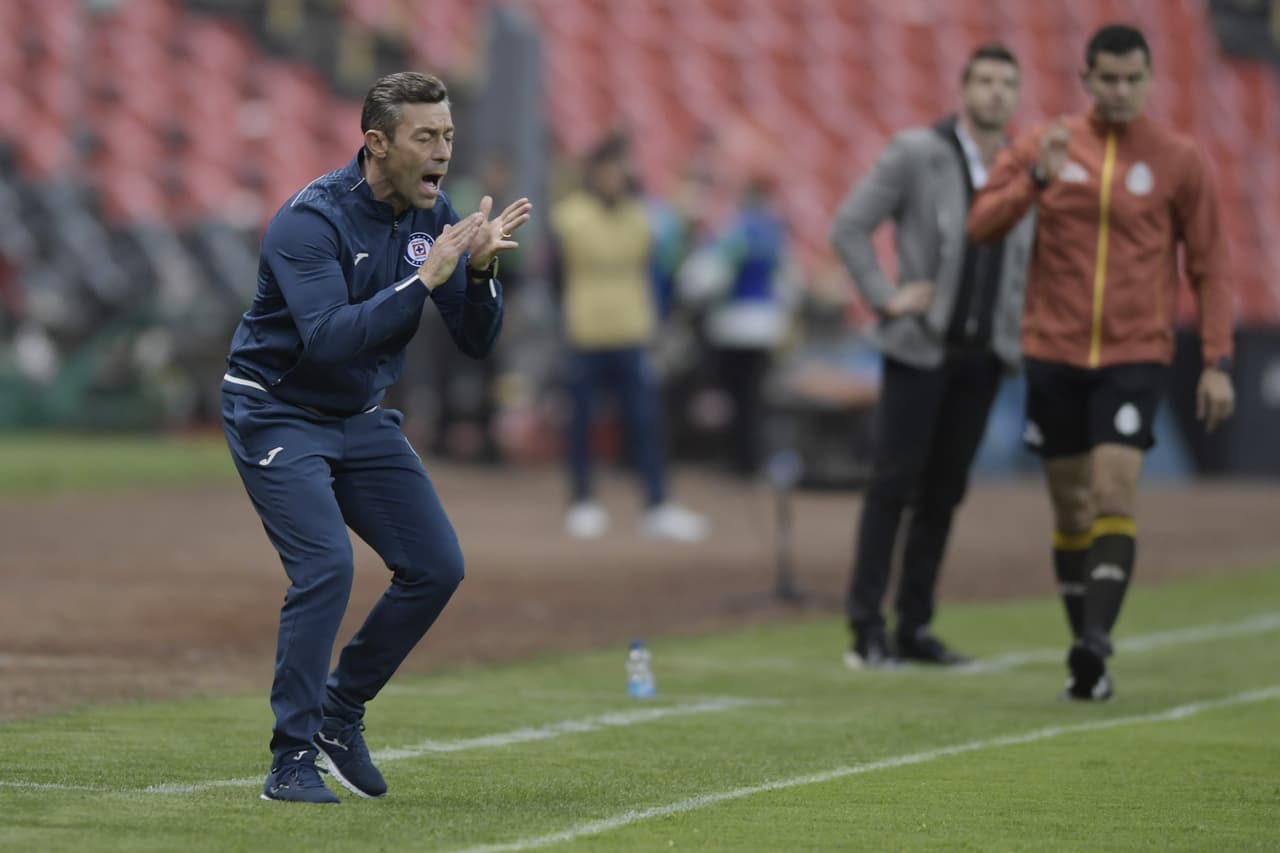 Esto ha derivado en una gran presión para Pedro Caixinha porque no ha sido capaz de revertir esta tendencia negativa en la que ha caído el equipo y la eliminación de la Copa MX es solo un síntoma más de que no funciona esta versión de Cruz Azul.