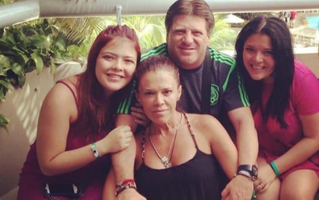 Miguel disfruta a la familia ahora que está en casa, jugando, interactuando, viendo series, conviviendo con sus hijas; ha sido diferente pero gratificante y lo disfruta mucho.