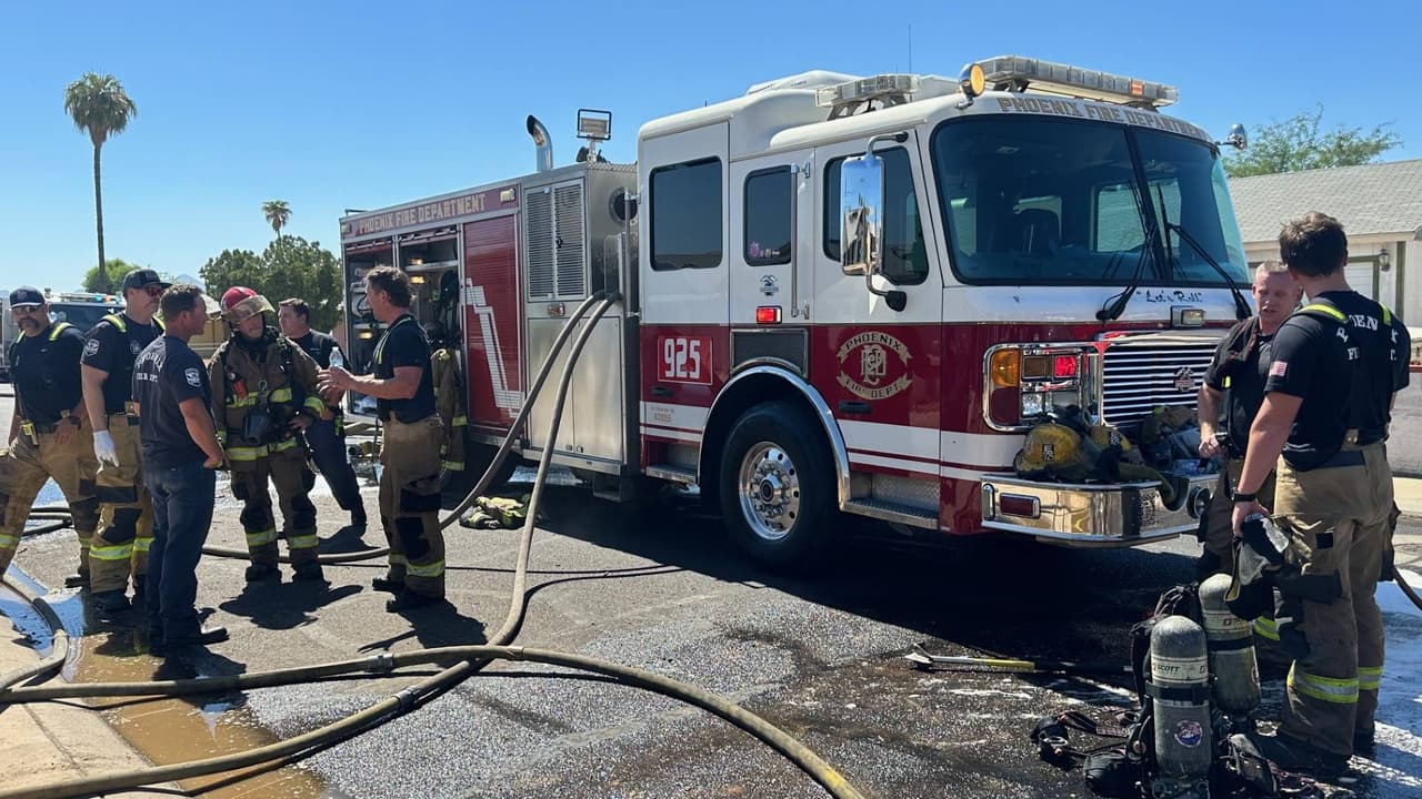 Por fortuna, las cuadrillas de rescate lograron fijar líneas de contención y rápidamente apagaron el fuego para evitar una tragedia aún mayo en el área residencial.