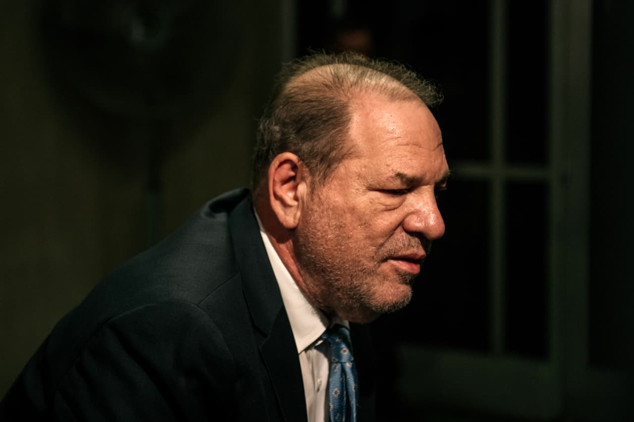 El productor de cine Harvey Weinstein es sentenciado a 23 años de prisión por agresión sexual y violación