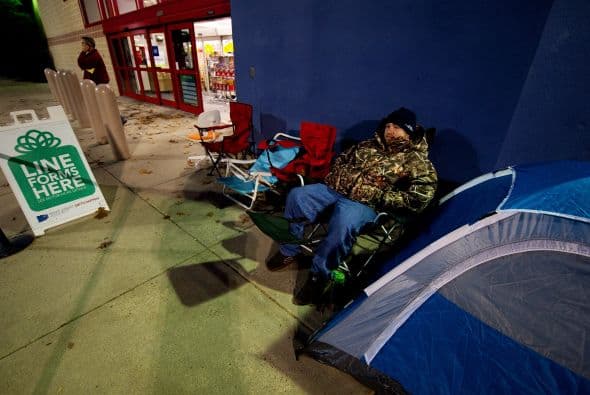 Sólo faltan unas horas para la llegada del Black Friday; sin embargo, estadounidenses se prepararon desde antes para tan esperada fecha.