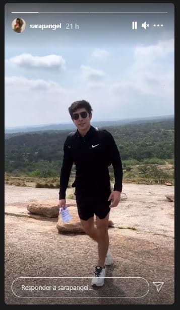 La joven también publicó un video en sus stories. El clip es protagonizado por el chico.