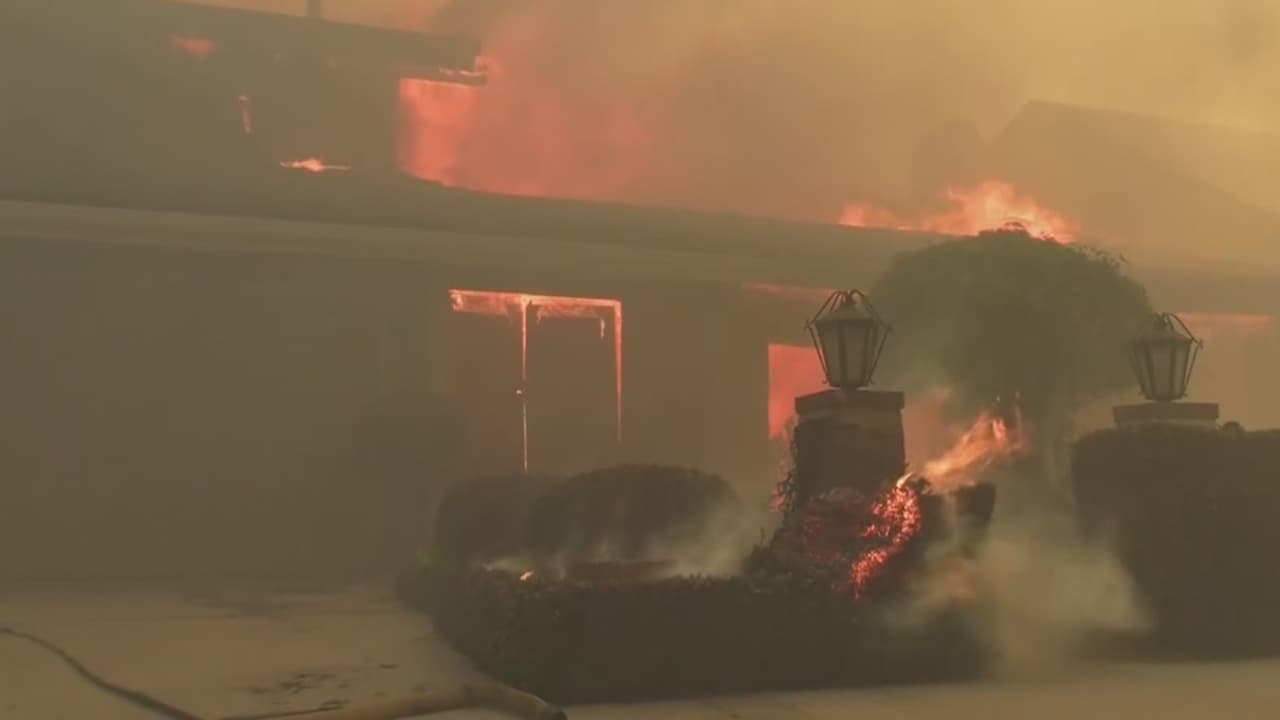 Imágenes de la emergencia: cerros de San Clemente y San Juan Capistrano arden por el incendio Norte