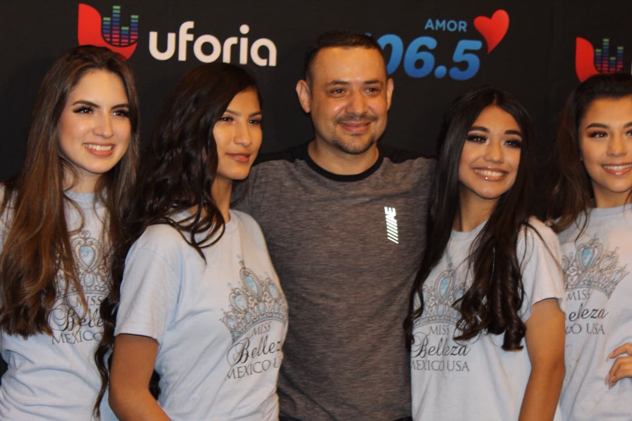 Miren nada más a Pancho, ¡muy bien acompañado!